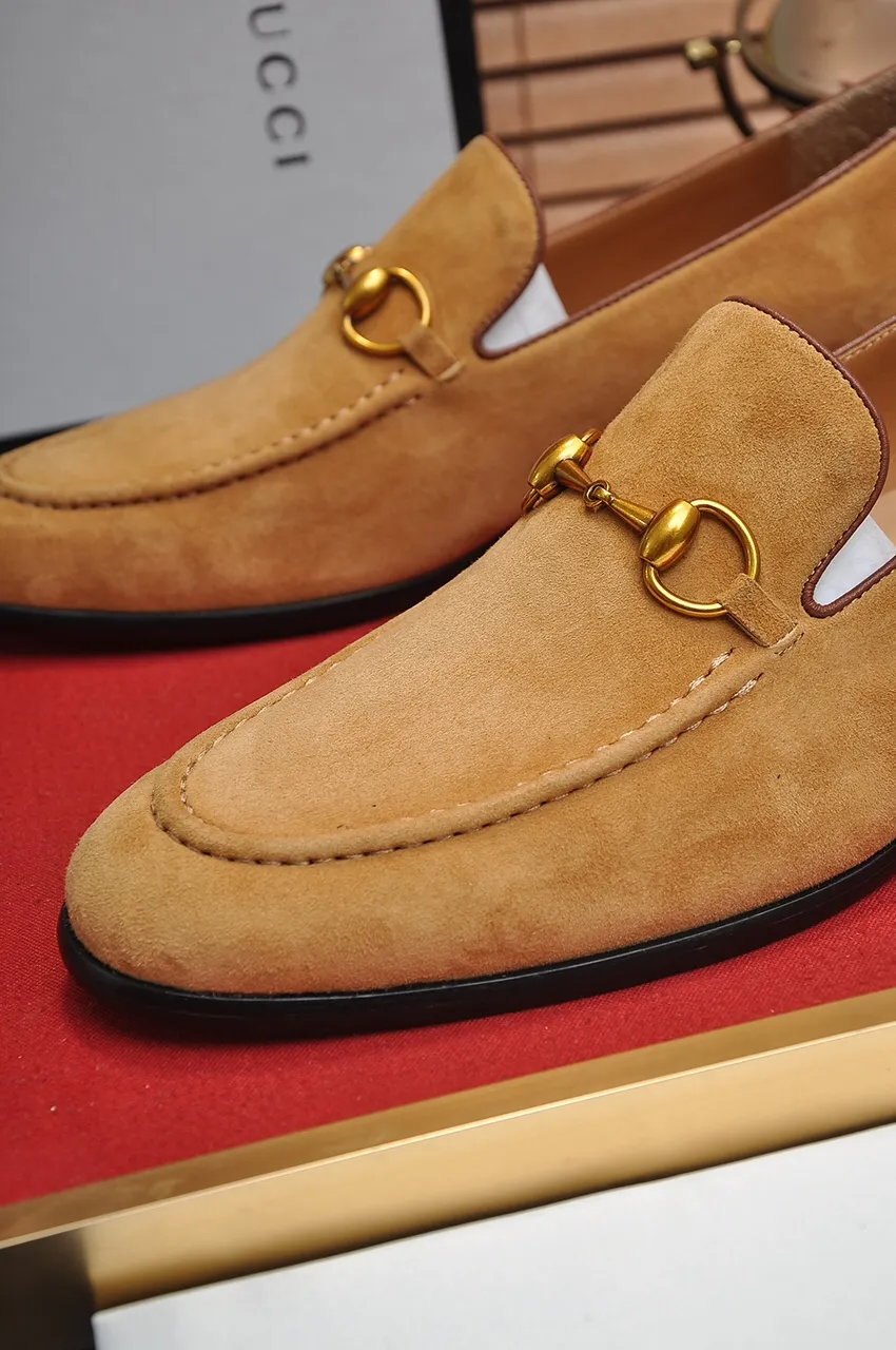 Men's men's shoes 💰500💶 [LV] (original single cowhide lining) 🍀LV's latest genuine leather business suit shoes are launched simultaneously on the official website. The first-layer cowhide imported from Italy is made of heavy gold, 💥official website 1:1 rubber outsole. Versatile to wear, high-end without losing class, and the color combination is extraordinary. This four-season style is alluring when worn on your feet, showing off your big-name flair. Standard code 38-45 (45 customized)